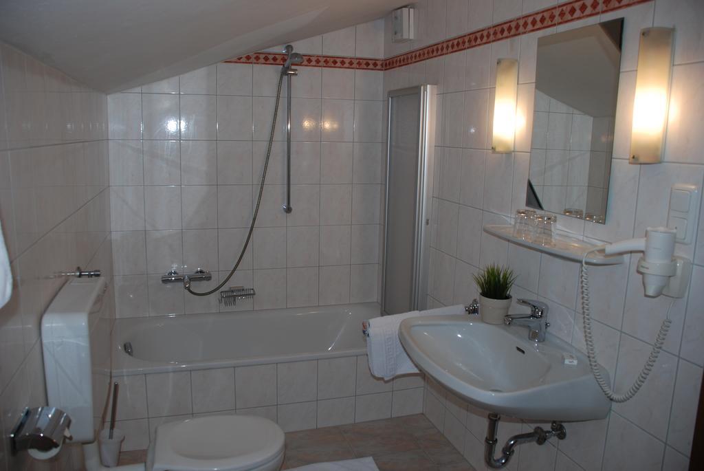 Landhaus Brieger Henndorf am Wallersee Chambre photo