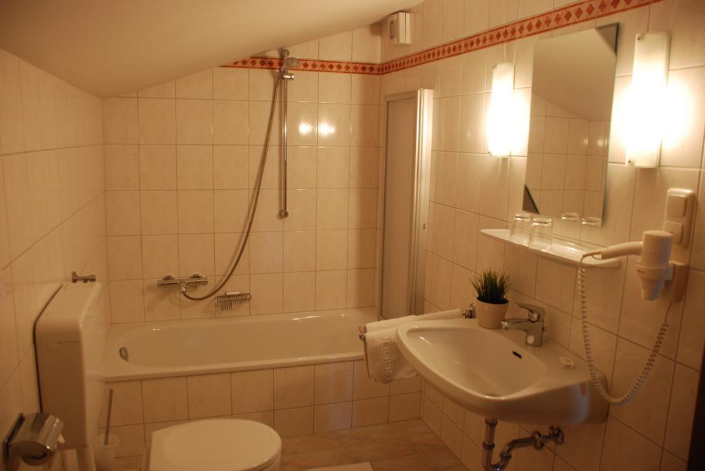 Landhaus Brieger Henndorf am Wallersee Chambre photo